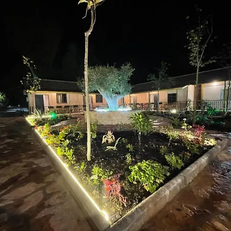Agrotourism Isak مزرعة للإقامة