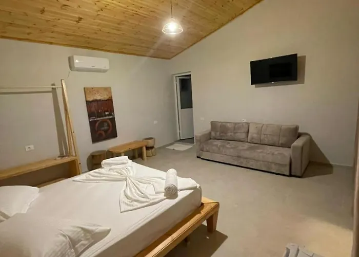 Agrotourism Isak مزرعة للإقامة *