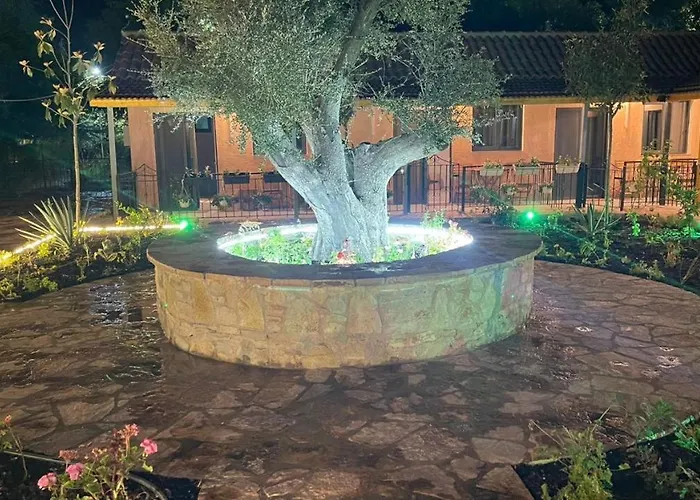 ファームステイ Agrotourism Isak Finiq